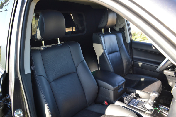 Toyota Land Cruiser 150 2.8 D-4D-F Executive Window Van