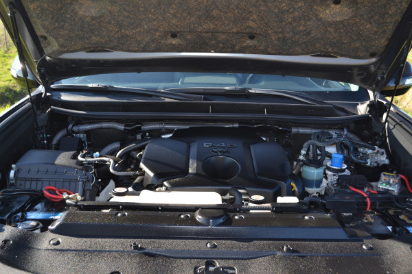 Toyota Land Cruiser 150 2.8 D-4D-F Executive Window Van