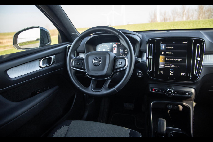 Volvo XC40 1.5 T4 Recharge Inscription CARPLAY / CRUISE CONTROLE / DEALER ONDERHOUDEN / CAMERA