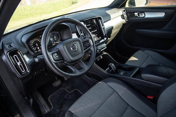 Volvo XC40 1.5 T4 Recharge Inscription CARPLAY / CRUISE CONTROLE / DEALER ONDERHOUDEN / CAMERA