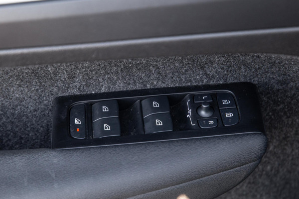 Volvo XC40 1.5 T4 Recharge Inscription CARPLAY / CRUISE CONTROLE / DEALER ONDERHOUDEN / CAMERA