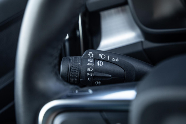 Volvo XC40 1.5 T4 Recharge Inscription CARPLAY / CRUISE CONTROLE / DEALER ONDERHOUDEN / CAMERA