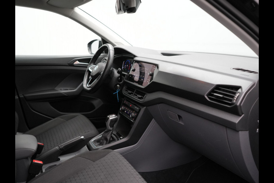 Volkswagen T-Cross 1.0 TSI R-Line 116pk DSG | Adaptive Cruise | Apple Carplay | Voorstoelen Verwarmd | Blis | Virtual Cockpit | Navigatie | DAB |