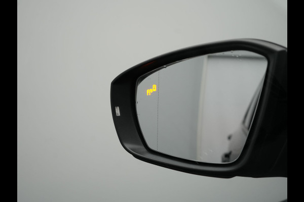 Volkswagen T-Cross 1.0 TSI R-Line 116pk DSG | Adaptive Cruise | Apple Carplay | Voorstoelen Verwarmd | Blis | Virtual Cockpit | Navigatie | DAB |