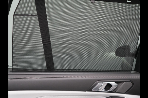 BMW X5 xDrive50e M Sport PHEV 490pk Dealer O.H. | Panodak | Luchtvering | Adaptive Cruise | Head Up | 360 Camera | Harman / Kardon | Lederen Sportstoelen Memory & Verwarmd | Sfeerverlichting | Apple Carplay | Keyless | Blis | 20"L.M | Plug