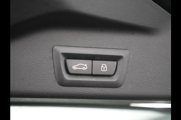 BMW X5 xDrive50e M Sport PHEV 490pk Dealer O.H. | Panodak | Luchtvering | Adaptive Cruise | Head Up | 360 Camera | Harman / Kardon | Lederen Sportstoelen Memory & Verwarmd | Sfeerverlichting | Apple Carplay | Keyless | Blis | 20"L.M | Plug