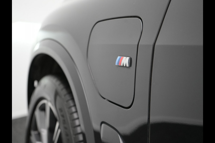 BMW X5 xDrive50e M Sport PHEV 490pk Dealer O.H. | Panodak | Luchtvering | Adaptive Cruise | Head Up | 360 Camera | Harman / Kardon | Lederen Sportstoelen Memory & Verwarmd | Sfeerverlichting | Apple Carplay | Keyless | Blis | 20"L.M | Plug