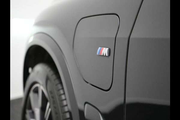BMW X5 xDrive50e M Sport PHEV 490pk Dealer O.H. | Panodak | Luchtvering | Adaptive Cruise | Head Up | 360 Camera | Harman / Kardon | Lederen Sportstoelen Memory & Verwarmd | Sfeerverlichting | Apple Carplay | Keyless | Blis | 20"L.M | Plug