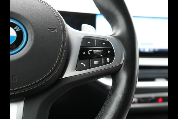 BMW X5 xDrive50e M Sport PHEV 490pk Dealer O.H. | Panodak | Luchtvering | Adaptive Cruise | Head Up | 360 Camera | Harman / Kardon | Lederen Sportstoelen Memory & Verwarmd | Sfeerverlichting | Apple Carplay | Keyless | Blis | 20"L.M | Plug