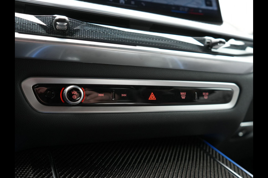 BMW X5 xDrive50e M Sport PHEV 490pk Dealer O.H. | Panodak | Luchtvering | Adaptive Cruise | Head Up | 360 Camera | Harman / Kardon | Lederen Sportstoelen Memory & Verwarmd | Sfeerverlichting | Apple Carplay | Keyless | Blis | 20"L.M | Plug