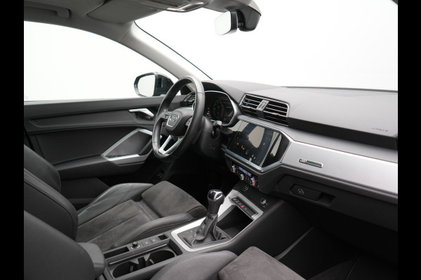 Audi Q3 45 TFSI e Plug In Hybrid 245pk Dealer O.H. PHEV | Trekhaak Af Fabriek | Panodak | Camera | Alcantara Sportstoelen Verwarmd | Apple Carplay | Keyless | Blis | LED Koplampen | Virtual | Navigatie | DAB |