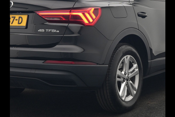 Audi Q3 45 TFSI e Plug In Hybrid 245pk Dealer O.H. PHEV | Trekhaak Af Fabriek | Panodak | Camera | Alcantara Sportstoelen Verwarmd | Apple Carplay | Keyless | Blis | LED Koplampen | Virtual | Navigatie | DAB |