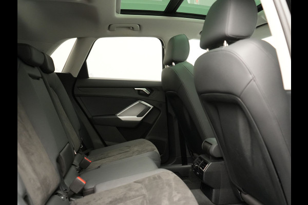 Audi Q3 45 TFSI e Plug In Hybrid 245pk Dealer O.H. PHEV | Trekhaak Af Fabriek | Panodak | Camera | Alcantara Sportstoelen Verwarmd | Apple Carplay | Keyless | Blis | LED Koplampen | Virtual | Navigatie | DAB |