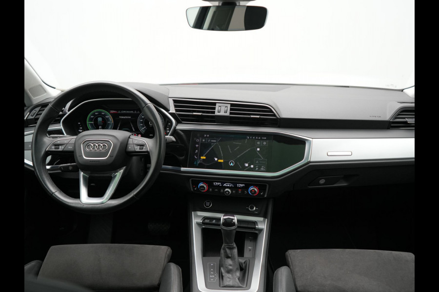 Audi Q3 45 TFSI e Plug In Hybrid 245pk Dealer O.H. PHEV | Trekhaak Af Fabriek | Panodak | Camera | Alcantara Sportstoelen Verwarmd | Apple Carplay | Keyless | Blis | LED Koplampen | Virtual | Navigatie | DAB |