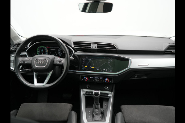 Audi Q3 45 TFSI e Plug In Hybrid 245pk Dealer O.H. PHEV | Trekhaak Af Fabriek | Panodak | Camera | Alcantara Sportstoelen Verwarmd | Apple Carplay | Keyless | Blis | LED Koplampen | Virtual | Navigatie | DAB |