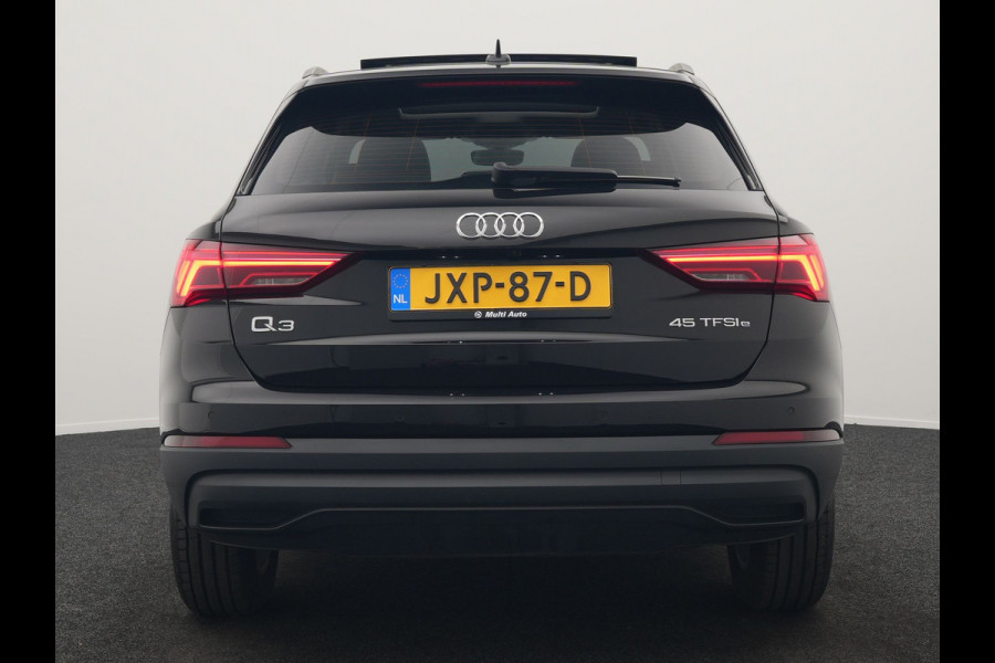 Audi Q3 45 TFSI e Plug In Hybrid 245pk Dealer O.H. PHEV | Trekhaak Af Fabriek | Panodak | Camera | Alcantara Sportstoelen Verwarmd | Apple Carplay | Keyless | Blis | LED Koplampen | Virtual | Navigatie | DAB |