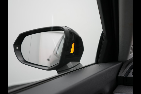 Audi Q3 45 TFSI e Plug In Hybrid 245pk Dealer O.H. PHEV | Trekhaak Af Fabriek | Panodak | Camera | Alcantara Sportstoelen Verwarmd | Apple Carplay | Keyless | Blis | LED Koplampen | Virtual | Navigatie | DAB |
