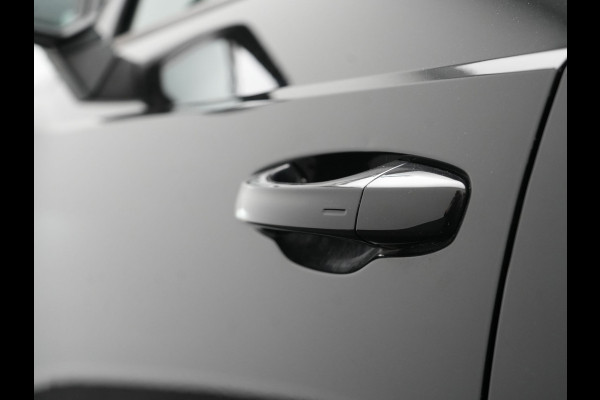 Audi Q3 45 TFSI e Plug In Hybrid 245pk Dealer O.H. PHEV | Trekhaak Af Fabriek | Panodak | Camera | Alcantara Sportstoelen Verwarmd | Apple Carplay | Keyless | Blis | LED Koplampen | Virtual | Navigatie | DAB |