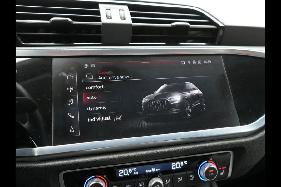 Audi Q3 45 TFSI e Plug In Hybrid 245pk Dealer O.H. PHEV | Trekhaak Af Fabriek | Panodak | Camera | Alcantara Sportstoelen Verwarmd | Apple Carplay | Keyless | Blis | LED Koplampen | Virtual | Navigatie | DAB |