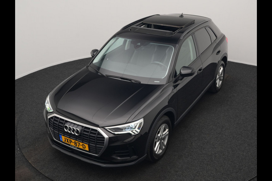 Audi Q3 45 TFSI e Plug In Hybrid 245pk Dealer O.H. PHEV | Trekhaak Af Fabriek | Panodak | Camera | Alcantara Sportstoelen Verwarmd | Apple Carplay | Keyless | Blis | LED Koplampen | Virtual | Navigatie | DAB |