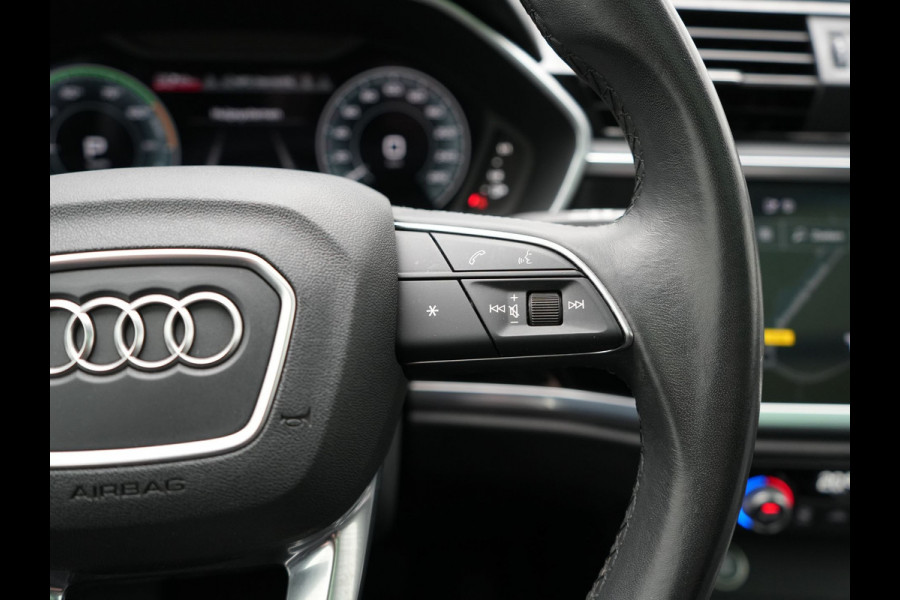 Audi Q3 45 TFSI e Plug In Hybrid 245pk Dealer O.H. PHEV | Trekhaak Af Fabriek | Panodak | Camera | Alcantara Sportstoelen Verwarmd | Apple Carplay | Keyless | Blis | LED Koplampen | Virtual | Navigatie | DAB |