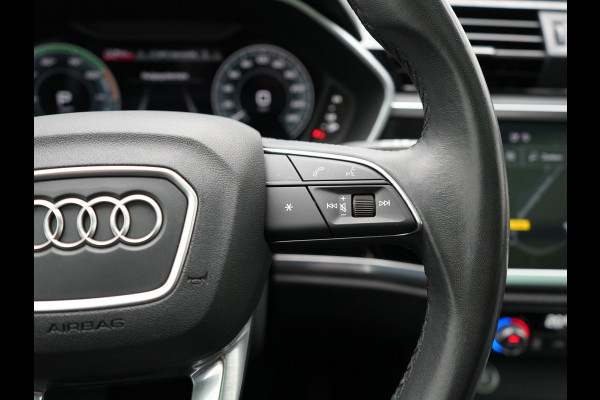 Audi Q3 45 TFSI e Plug In Hybrid 245pk Dealer O.H. PHEV | Trekhaak Af Fabriek | Panodak | Camera | Alcantara Sportstoelen Verwarmd | Apple Carplay | Keyless | Blis | LED Koplampen | Virtual | Navigatie | DAB |