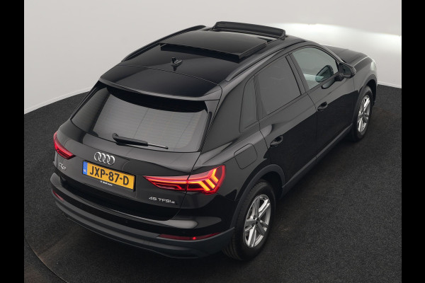Audi Q3 45 TFSI e Plug In Hybrid 245pk Dealer O.H. PHEV | Trekhaak Af Fabriek | Panodak | Camera | Alcantara Sportstoelen Verwarmd | Apple Carplay | Keyless | Blis | LED Koplampen | Virtual | Navigatie | DAB |