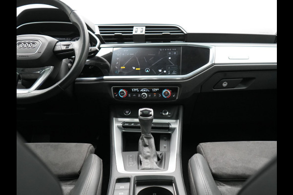 Audi Q3 45 TFSI e Plug In Hybrid 245pk Dealer O.H. PHEV | Trekhaak Af Fabriek | Panodak | Camera | Alcantara Sportstoelen Verwarmd | Apple Carplay | Keyless | Blis | LED Koplampen | Virtual | Navigatie | DAB |