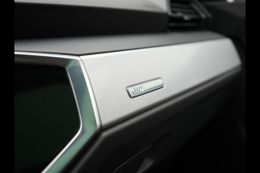 Audi Q3 45 TFSI e Plug In Hybrid 245pk Dealer O.H. PHEV | Trekhaak Af Fabriek | Panodak | Camera | Alcantara Sportstoelen Verwarmd | Apple Carplay | Keyless | Blis | LED Koplampen | Virtual | Navigatie | DAB |