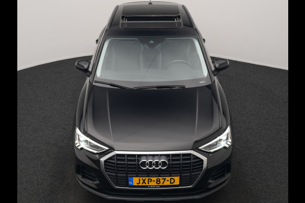 Audi Q3 45 TFSI e Plug In Hybrid 245pk Dealer O.H. PHEV | Trekhaak Af Fabriek | Panodak | Camera | Alcantara Sportstoelen Verwarmd | Apple Carplay | Keyless | Blis | LED Koplampen | Virtual | Navigatie | DAB |