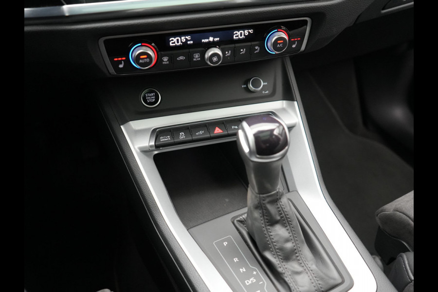 Audi Q3 45 TFSI e Plug In Hybrid 245pk Dealer O.H. PHEV | Trekhaak Af Fabriek | Panodak | Camera | Alcantara Sportstoelen Verwarmd | Apple Carplay | Keyless | Blis | LED Koplampen | Virtual | Navigatie | DAB |