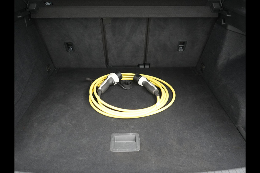 Audi Q3 45 TFSI e Plug In Hybrid 245pk Dealer O.H. PHEV | Trekhaak Af Fabriek | Panodak | Camera | Alcantara Sportstoelen Verwarmd | Apple Carplay | Keyless | Blis | LED Koplampen | Virtual | Navigatie | DAB |