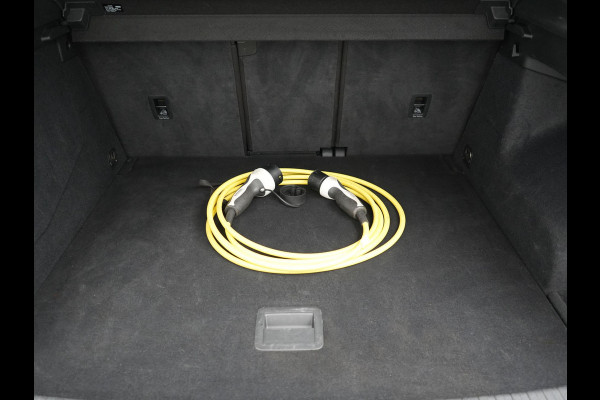 Audi Q3 45 TFSI e Plug In Hybrid 245pk Dealer O.H. PHEV | Trekhaak Af Fabriek | Panodak | Camera | Alcantara Sportstoelen Verwarmd | Apple Carplay | Keyless | Blis | LED Koplampen | Virtual | Navigatie | DAB |