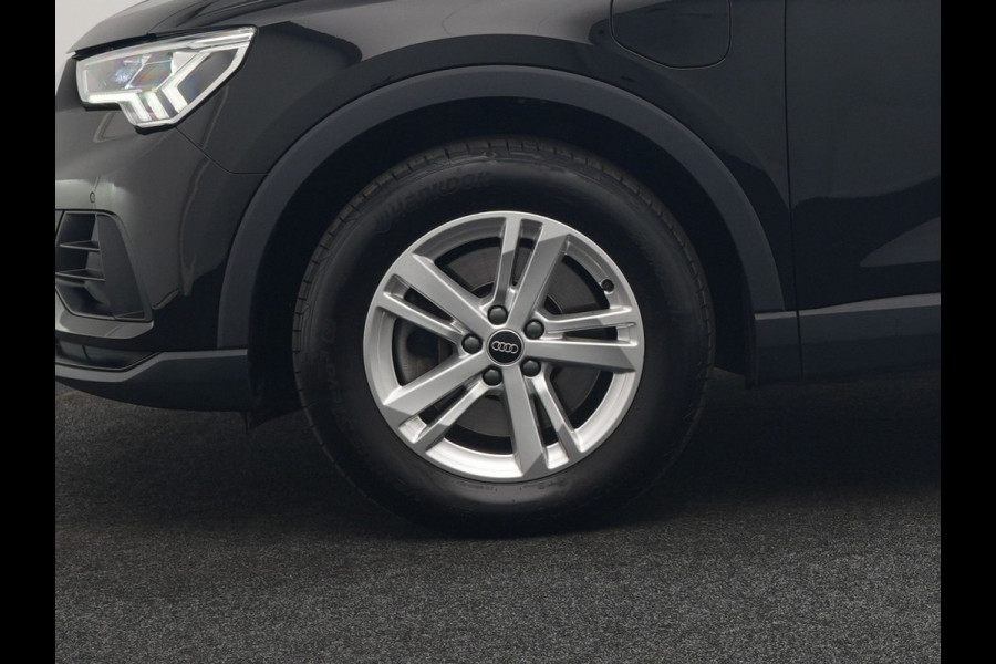 Audi Q3 45 TFSI e Plug In Hybrid 245pk Dealer O.H. PHEV | Trekhaak Af Fabriek | Panodak | Camera | Alcantara Sportstoelen Verwarmd | Apple Carplay | Keyless | Blis | LED Koplampen | Virtual | Navigatie | DAB |