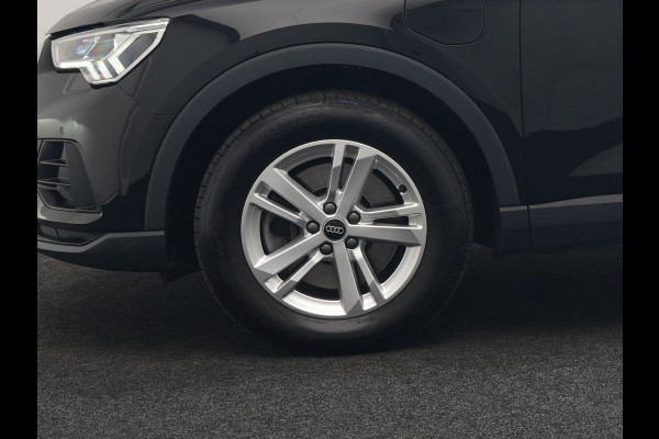 Audi Q3 45 TFSI e Plug In Hybrid 245pk Dealer O.H. PHEV | Trekhaak Af Fabriek | Panodak | Camera | Alcantara Sportstoelen Verwarmd | Apple Carplay | Keyless | Blis | LED Koplampen | Virtual | Navigatie | DAB |