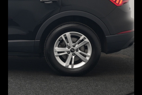 Audi Q3 45 TFSI e Plug In Hybrid 245pk Dealer O.H. PHEV | Trekhaak Af Fabriek | Panodak | Camera | Alcantara Sportstoelen Verwarmd | Apple Carplay | Keyless | Blis | LED Koplampen | Virtual | Navigatie | DAB |