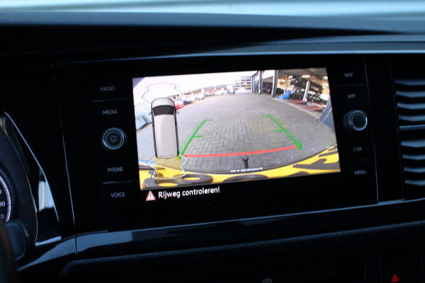 Volkswagen Transporter 2.0 TDI 150pk DSG7 L2H1 Dubbel Cabine Comfortline NL-Auto NAP Airco Cruise Navi Camera 17"LMV Voorruitverwarming Trekhaak 2500kg