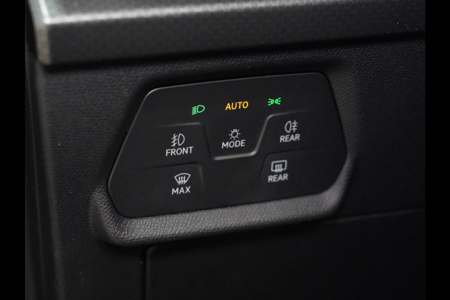 Seat Leon Sportstourer 1.5 eTSI 150pk DSG Style Business Intense Trekhaak Navigatie Camera Parkass. Android/Carplay