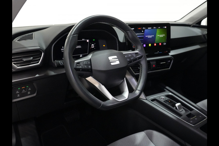 Seat Leon Sportstourer 1.5 eTSI 150pk DSG Style Business Intense Trekhaak Navigatie Camera Parkass. Android/Carplay