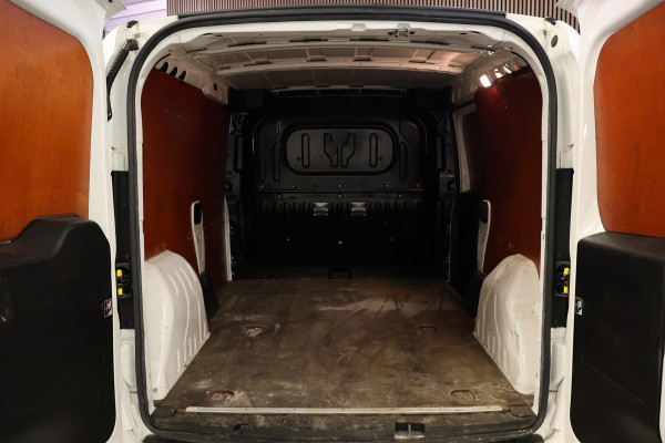 Opel Combo 1.3 CDTi L2H1 Sport | Stoelverwarming | Cruise control | Alarm Klasse 3 | Airco | Elek ramen | Trekhaak | Betimmering | Nieuwe APK | NAP Logisch