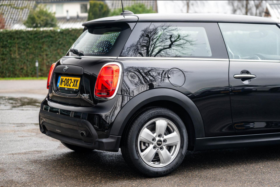 MINI Mini 1.5 One Essential I NAP I Navigatie I Climate I Cruise I Dealeronderhouden I 1e Eigenaar I BTW Auto
