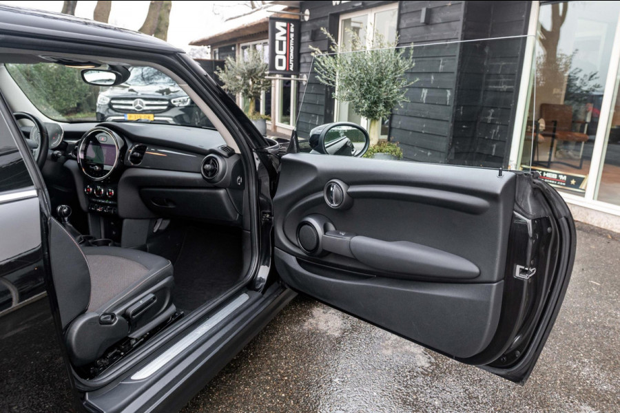 MINI Mini 1.5 One Essential I NAP I Navigatie I Climate I Cruise I Dealeronderhouden I 1e Eigenaar I BTW Auto