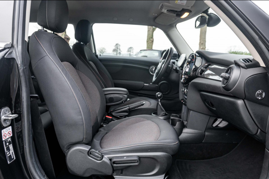 MINI Mini 1.5 One Essential I NAP I Navigatie I Climate I Cruise I Dealeronderhouden I 1e Eigenaar I BTW Auto