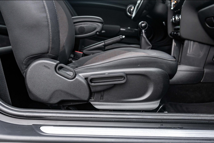 MINI Mini 1.5 One Essential I NAP I Navigatie I Climate I Cruise I Dealeronderhouden I 1e Eigenaar I BTW Auto