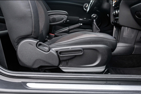 MINI Mini 1.5 One Essential I NAP I Navigatie I Climate I Cruise I Dealeronderhouden I 1e Eigenaar I BTW Auto