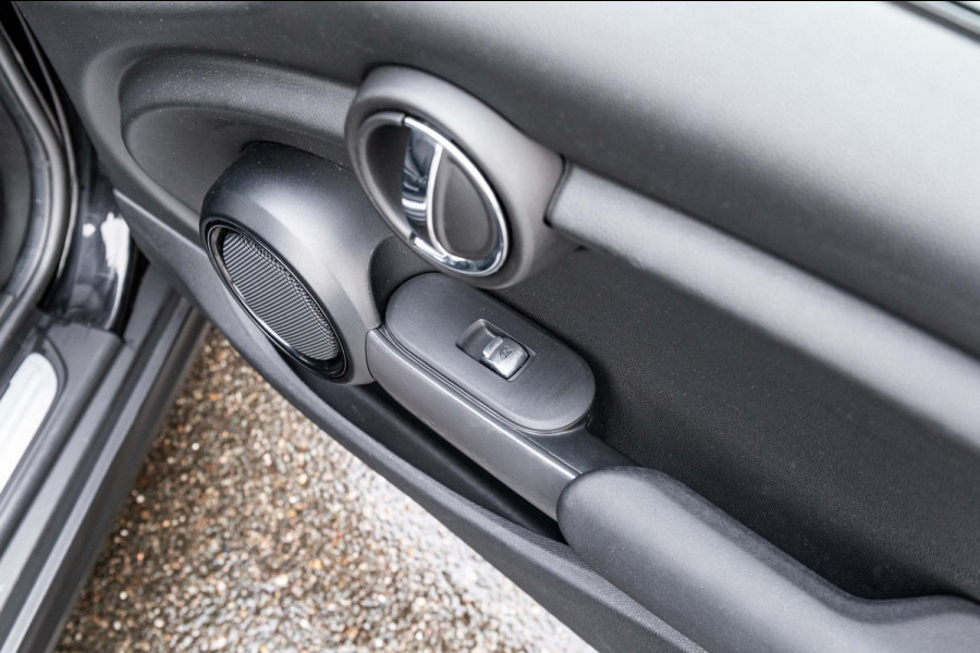 MINI Mini 1.5 One Essential I NAP I Navigatie I Climate I Cruise I Dealeronderhouden I 1e Eigenaar I BTW Auto