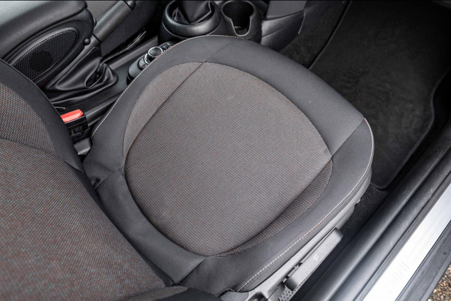 MINI Mini 1.5 One Essential I NAP I Navigatie I Climate I Cruise I Dealeronderhouden I 1e Eigenaar I BTW Auto