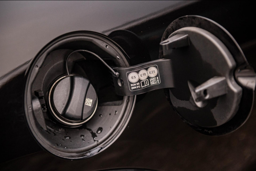 MINI Mini 1.5 One Essential I NAP I Navigatie I Climate I Cruise I Dealeronderhouden I 1e Eigenaar I BTW Auto