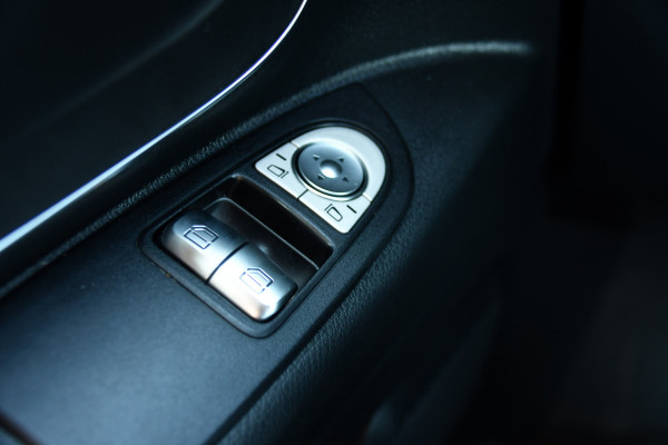 Mercedes-Benz Vito 116 CDI L2 Black Edition FACE LIFT, Camera, Cruise, Carplay, Leder, Automaat, 164pk, Trekhaak, Multimedia, Uniek!