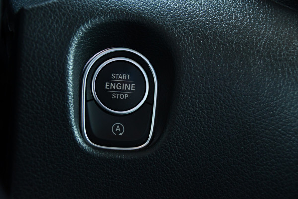 Mercedes-Benz Vito 116 CDI L2 Black Edition FACE LIFT, Camera, Cruise, Carplay, Leder, Automaat, 164pk, Trekhaak, Multimedia, Uniek!